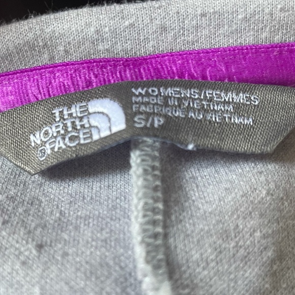 The Northface gray/silver woman’s pullover lightweight sweater Sz small petite - Picture 7 of 7